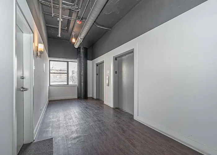 Mccormick Place Huge 2br Cozy Loft With Optional Parking Sleeps 8 Near Soldier Field And Grant Park *
