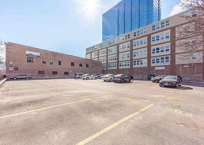 Mccormick Place Huge 2br Cozy Loft With Optional Parking Sleeps 8 Near Soldier Field And Grant Park *