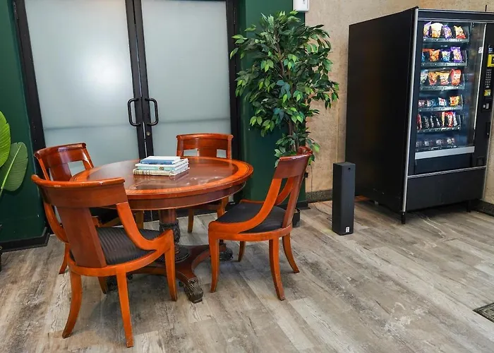 Mccormick Place Huge 2br Cozy Loft With Optional Parking Sleeps 8 Near Soldier Field And Grant Park Chicago