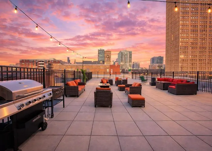 Mccormick Place Huge 2br Cozy Loft With Optional Parking Sleeps 8 Near Soldier Field And Grant Park