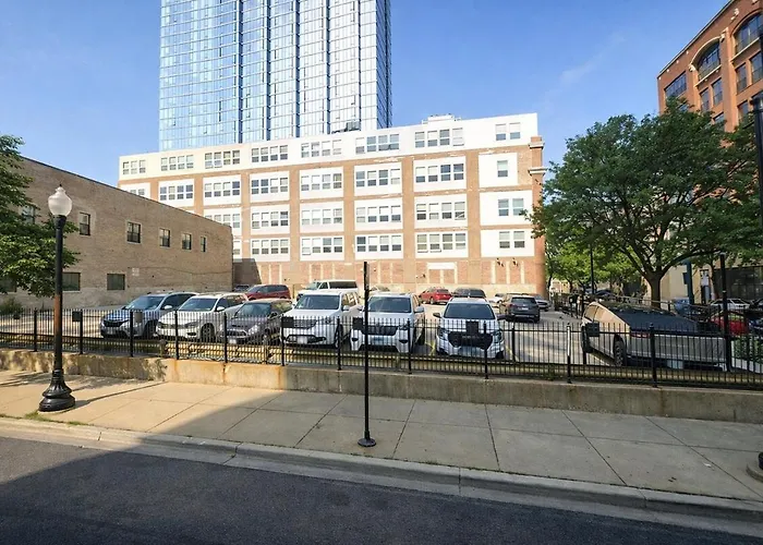 Mccormick Place Huge 2br Cozy Loft With Optional Parking Sleeps 8 Near Soldier Field And Grant Park * Chicago