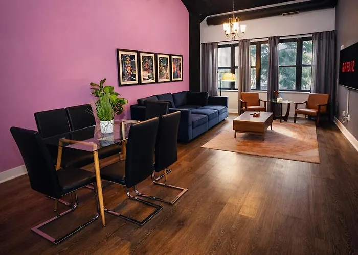 Mccormick Place Huge 2br Cozy Loft With Optional Parking Sleeps 8 Near Soldier Field And Grant Park