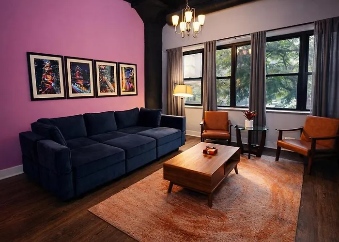 Mccormick Place Huge 2br Cozy Loft With Optional Parking Sleeps 8 Near Soldier Field And Grant Park *